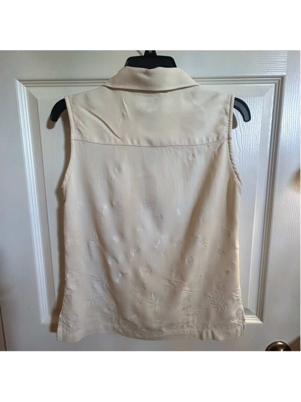 Tommy Bahama Womens XS 100% Silk Sleeveless Blouse Cream Beige Embroidered Tropi - Picture 5 of 6